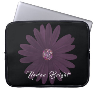 Capa Para Notebook Margarida roxa moderna em preto simples