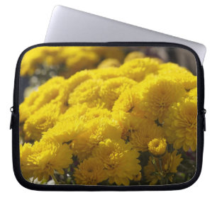 Capa Para Notebook Marigoldes amarelos se assopram à luz do sol