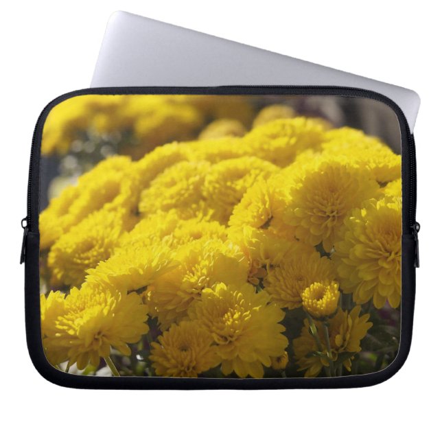 Capa Para Notebook Marigoldes amarelos se assopram à luz do sol (Frente)