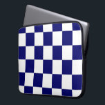 Capa Para Notebook Marinho Checkered e branco<br><div class="desc">O marinho simples legal e o teste padrão checkered branco são feitos das fileiras de quadrados brancos e azuis escuro alternos. Sinta livre personalizar o produto para fazer-lhe seus próprios. Digital criada imagem de pixel 9000 x 6000. Copyright ©2013 Claire E. Skinner, todos os direitos reservados. Para ver este design...</div>