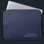 Capa Para Notebook Marinho preto moderno e mínimo azul | Adicione seu<br><div class="desc">Este design profissional moderno apresenta o seu nome em texto branco limpo num fundo azul marinho escuro.</div>