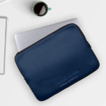 Capa Para Notebook Marinho profissional elegante azul<br><div class="desc">Esta é uma bolsa de laptop moderna e minimalista em azul marinho. Vai servir a qualquer pessoa que procura um chic e design mínimo. Personalize isso com seus próprios detalhes. Entre em contato com o designer para conhecer as variações deste design específico.</div>