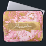 Capa Para Notebook Mármore rosa e branco com folha de ouro e brilho<br><div class="desc">Mármore rosa e branco com folha dourada e um caso de nome Elegante de monograma brilhante. Este caso pode ser personalizado para incluir seu primeiro nome.</div>