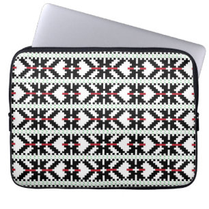 Capa Para Notebook Masculina Negra e Branca de Folhas Tribais Letãs
