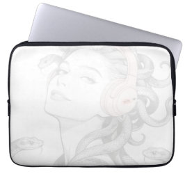 Capa Para Notebook Medusa - pose para a câmera.