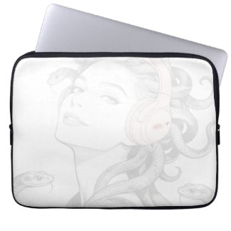Capa Para Notebook Medusa - pose para a câmera.