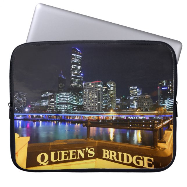 Capa Para Notebook Melbourne CBD Queens Bridge Lights (Frente)
