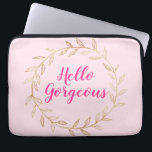 Capa Para Notebook Menina Bonito Rosa Rosa Altamente Linda Dourada Wr<br><div class="desc">Bolsa de laptop de coroa rosa-rosa,  cinzenta e bonito,  com as palavras "Hello Gorgeous" em um elegante roteiro rosa-quente.</div>