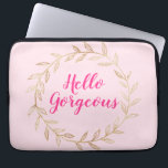 Capa Para Notebook Menina Bonito Rosa Rosa Altamente Linda Dourada Wr<br><div class="desc">Bolsa de laptop de coroa rosa-rosa,  cinzenta e bonito,  com as palavras "Hello Gorgeous" em um elegante roteiro rosa-quente.</div>