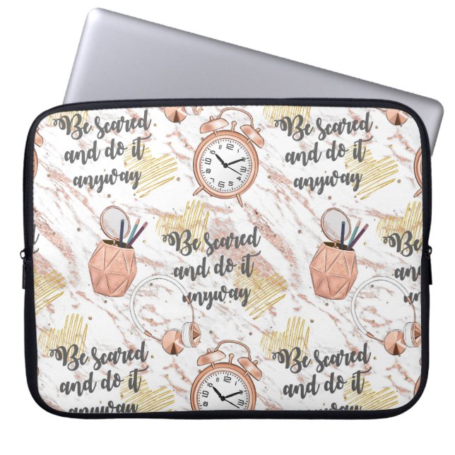 Capa Para Notebook Menina Chefe: Tenha Medo E Faça De Qualquer Forma (Frente)