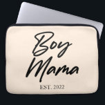 Capa Para Notebook Menino Mamãe Personalizada Est. Mínimo ano de Mamã<br><div class="desc">Esta é uma Bolsa de laptop de Mulheres do Menino da Mãe! Dia de as mães Mãe Mamãe Mamãe Mamãe Mama Oferece Presente Mãe</div>
