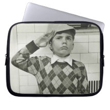 Menino que guardara uma espada de madeira