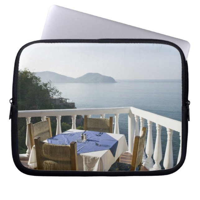 Capa Para Notebook México, Guerrero, Zihuatanejo. Mesa de café sobre (Frente)
