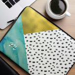 Capa Para Notebook Mídia mista Dourada e lacrimejada<br><div class="desc">Design com monogramas divertidos,  com um padrão legal de pontos de aquarela preto e branco,  com sotaques de lacre e ouro.</div>