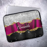 Capa Para Notebook Minigrama de prata azul Faux Monograma preto Fuchs<br><div class="desc">Bonito chic e elegante brilho fino em magenta rosa, preto e prata para criar uma Bolsa de laptop especial única e única. Adicione algum estilo ao seu escritório, mesa ou espaço pessoal com um nome personalizado Chic e na moda e Bolsa de laptop monograma. personalize-o com um nome de script...</div>