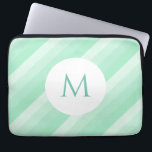 Capa Para Notebook Mint Green Stripes Moderna, Tendência Monogramada<br><div class="desc">Bolsa de laptop de Modelo de Tendy Monograma Moderno com Faixa Verde da Casa da Moeda.</div>