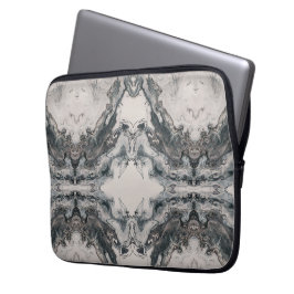 Capa Para Notebook Mito Nasce da Pedra – Paisagem Escura Simétrica