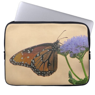 Capa Para Notebook Monarca sobre borboleta fotográfica de flores roxa