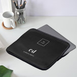 Capa Para Notebook Monograma branco preto designa logotipo comercial<br><div class="desc">Um clássico fundo negro. Personalize e adicione o logotipo da sua empresa,  as iniciais do monograma e o nome do cheio. Moderno,  moderno e simples. Para ele e para ela.</div>