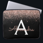 Capa Para Notebook Monograma com brilho rosado e cintilação Dourada r<br><div class="desc">Rosa Dourado - Coletor brilhante rosa e preto,  brilho e minúsculo esmagador elegante. Esse caso pode ser personalizado para incluir seu nome inicial e próprio.</div>