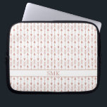 Capa Para Notebook Monograma das setas tribais de folhas Rosa dourada<br><div class="desc">Bolsa de laptop de Padrão Tribal de Folha Rosa Gold Girly. Fácil de personalizar com texto,  fontes e cores. Criado pelo designer Zazzle pro BK Thompson © exclusivamente para Cedar e String; entre em contato conosco se precisar de assistência com o design.</div>