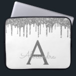 Capa Para Notebook Monograma de brilho branco de prata<br><div class="desc">Mala branca e prateada,  a escorregar a cinta moderna e elegante e o minúsculo monograma elegante. Esse caso pode ser personalizado para incluir seu nome inicial e próprio.</div>