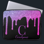Capa Para Notebook Monograma de Drives de Brilho de Ombre Roxo Rosa<br><div class="desc">O brilho do brilho do brilho roxo rosa pia a bolsa de laptop do monograma com a nossa tendência de brilho sujo em um arco-íris quente de rosa quente e roxo em um fundo preto quico. Fácil de personalizar e perfeito para escola ou trabalho! Você está pingando no luxo, então...</div>