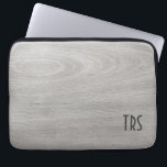 Capa Para Notebook Monograma de Grãos de Madeira de Cinza russa<br><div class="desc">Maravilhosa cinza rustica de grãos de madeira parece com suas iniciais de letras monográficas. O caso perfeito para proteger seu laptop. Profissional para casa,  escritório ou escola.</div>