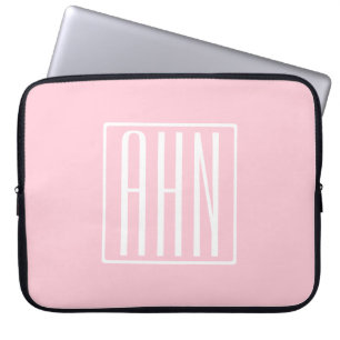 Capa Para Notebook Monograma de iniciais Branco sobre rosa claro