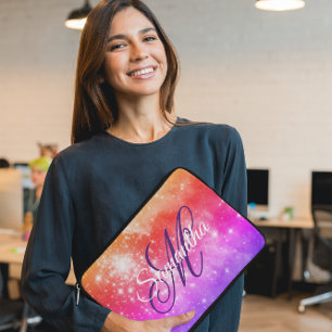 Capa Para Notebook Monograma de Mão Celestial Quente e Púrpura