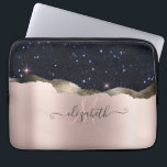 Capa Para Notebook Monograma Dourado com Rosa de brilho preto moderno<br><div class="desc">Brilho preto moderno sobre fundo rosa dourado. Um design elegante e sofisticado. A ideia romântica perfeita de presente para ela em qualquer ocasião.</div>
