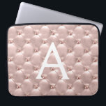 Capa Para Notebook Monograma Dourado Elegante Rosa Rosa Rosa Cor-de-r<br><div class="desc">Rosa Rosa Rosa Rosa Dourada Elegante,  Monograma Vintage. Esse caso pode ser personalizado para incluir seu nome inicial e próprio.</div>
