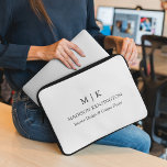 Capa Para Notebook Monograma minimalista ou Adicionar logotipo à empr<br><div class="desc">Cobrir Bolsa de laptop moderno minimalista. Preto e branco ou escolha as cores personalizadas. Perfeito para empresas, pequenas empresas, marcas de empresas, trabalhadores independentes e muito mais. Fácil de personalizar com suas iniciais de monograma, nome comercial e informações, cargo, slogan ou até mesmo adicionar seu logotipo ou design de marca...</div>