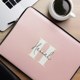 Capa Para Notebook Monograma Moderno e Minimalista Rosa