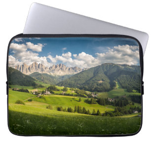 Capa Para Notebook Montanhas Vale do Funes, Dolomites, Itália
