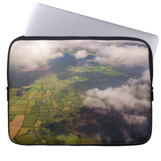 Capa Para Notebook Mosaico Aéreo de Terras Agrícolas e Nuvens Irlande (Frente)