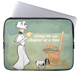 Capa Para Notebook Mulher Amante de Livros e Cachorro Lendo