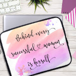 Capa Para Notebook Mulher Bem-Sucedida, Tipografia de Aquarela de Omb<br><div class="desc">"Por trás de cada mulher bem-sucedida está ela mesma." Quem precisa do Príncipe Encantado? Faça seu próprio "feliz para sempre" e aceite "poder feminino" sempre que você usa esta na moda, colorida citação inspiracional e bolsa de laptop neoprene feminista. Esta bolsa de laptop tem três tamanhos: 15", 13" e 10"....</div>