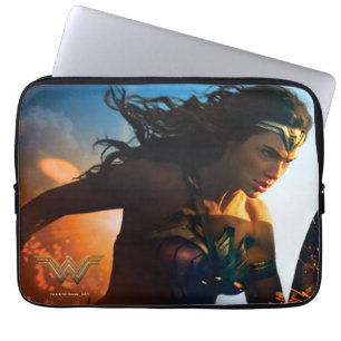 Capa Para Notebook Mulher Maravilha no campo de batalha