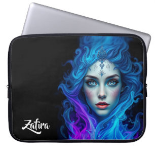 Capa Para Notebook Mulher Misteriosa Emergindo de Chamas Azuis e Roxa