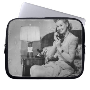 Capa Para Notebook Mulher que fala no telefone