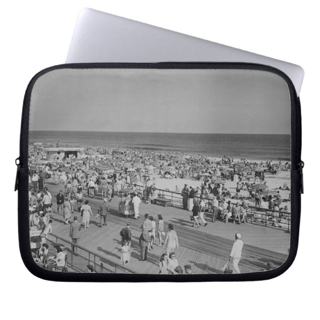 Capa Para Notebook Multidão na praia (Frente)