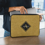 Capa Para Notebook Na moda Monograma Dourado<br><div class="desc">A bolsa de laptop neoprene na moda moderna apresenta uma falso brilho dourado com nome personalizável e monograma em quadro preto.</div>