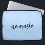 Capa Para Notebook Namastê | Saltação Espiritual de Yoga Azul Pastel<br><div class="desc">Simples, na moda, "namaste" cita design de arte na moderna tipografia de escrita manuscrita minimalista num fundo azul pastel. O slogan pode ser facilmente personalizado com suas próprias palavras para um presente perfeito para um coelhinho de yoga ou amante de pilates! Namasté significa literalmente "cumprimentos a você". Nos Vedas, a...</div>