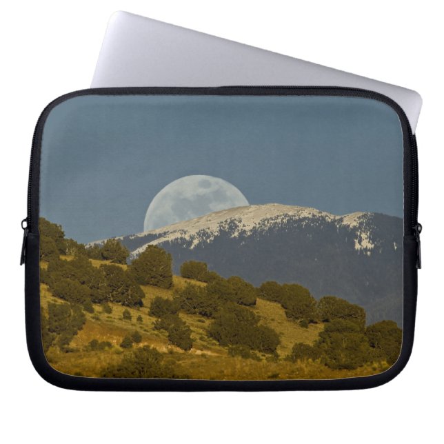 Capa Para Notebook Nascer da lua sobre as montanhas Sangre de Cristo, (Frente)