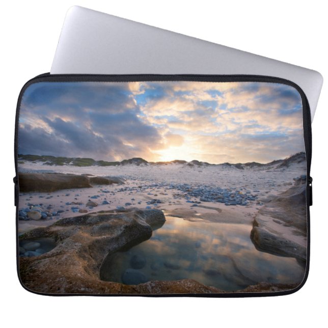 Capa Para Notebook No por do sol em uma poça (Frente)