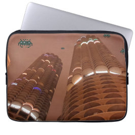 Capa Para Notebook Noite dos Invasores da Marina City