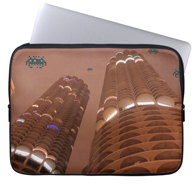 Capa Para Notebook Noite dos Invasores da Marina City (Frente)