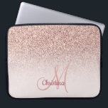 Capa Para Notebook Nome de cinza Dourada Glitter Glitter de Rosa pers<br><div class="desc">Glitter Glitter Dourado Glitter Sparkles Nome da capa do computador personalizado. Um gabinete rosa moderno, elegante e personalizado com nome e monograma moderno em um brilho na moda faux rosa ombre e um bloco cor-de-rosa pincel pastel. Esta imagem impressa bonito e elegante é feminina, vírgula, na moda e luxuosa. Esta...</div>
