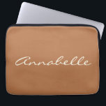 Capa Para Notebook Nome de Script Manuscrito do Terracotta Elegante P<br><div class="desc">Este caso de laptop personalizado apresenta seu nome em lindas letras escritas à mão em um fundo na moda Terracotta. ideia de presente de excelente.</div>